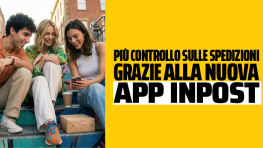 Utente che controlla la nuova app InPost per seguire stato del pacco, notifiche, ritiro al locker. 
