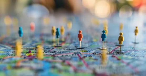 Mappa con dei pin a forma di omino